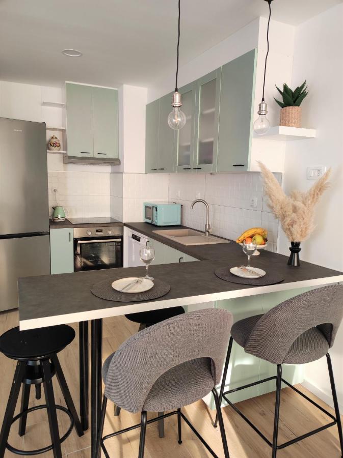 Center Apartment Pia Omis Exterior photo