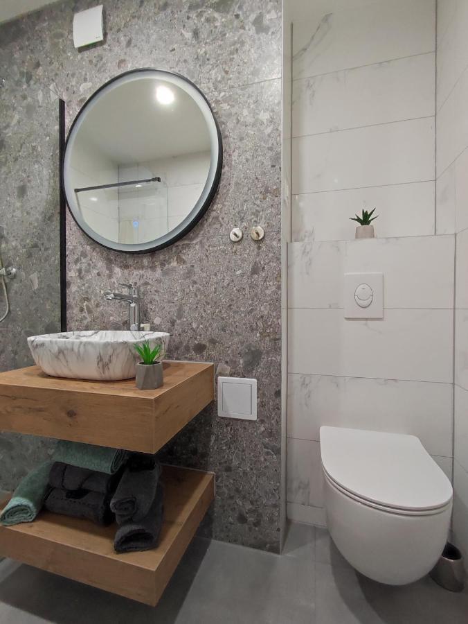 Center Apartment Pia Omis Exterior photo