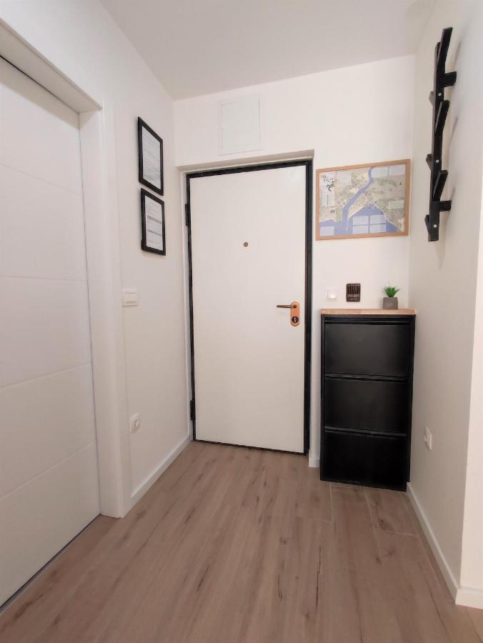 Center Apartment Pia Omis Exterior photo