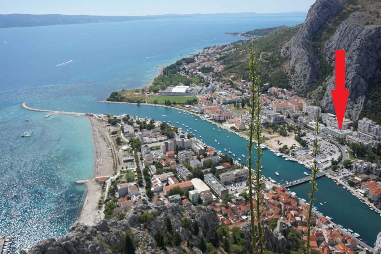 Center Apartment Pia Omis Exterior photo