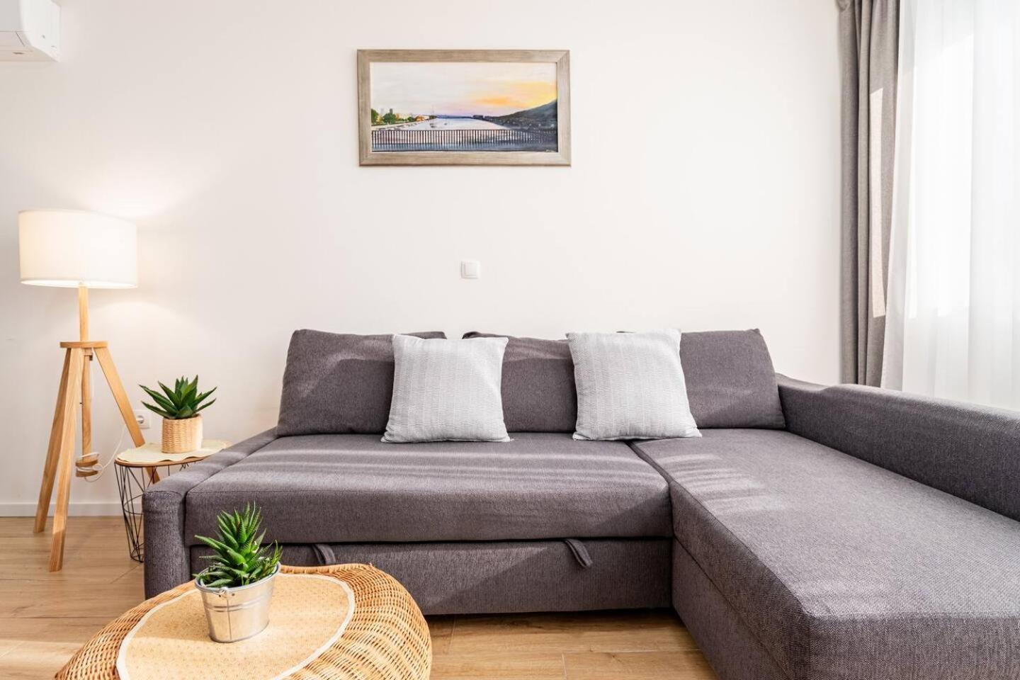 Center Apartment Pia Omis Exterior photo